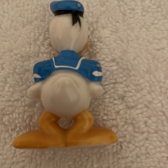 3 Vintage Disney figurines-Mickey, Donald & Porky Pig. Measure approx. 2-2.5 in. - Picture 3 of 11